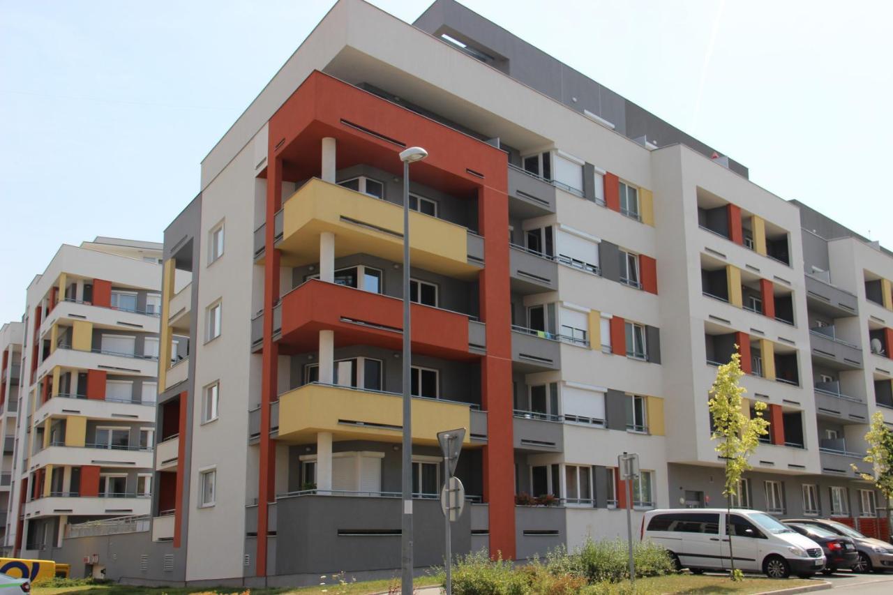 Element Prag Airport Apartment Eksteriør bilde