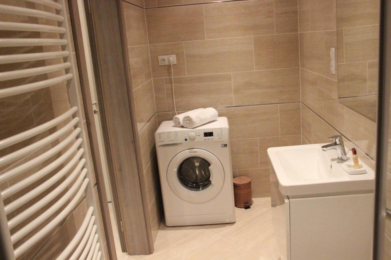 Element Prag Airport Apartment Eksteriør bilde