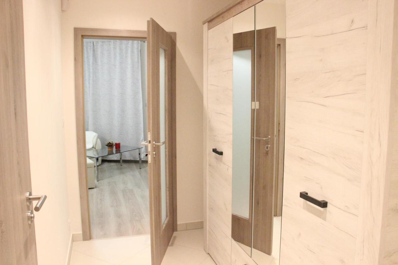 Element Prag Airport Apartment Eksteriør bilde