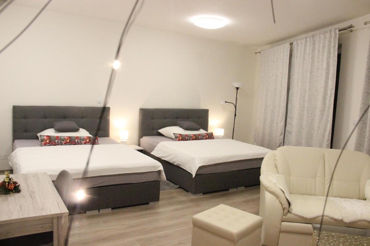 Element Prag Airport Apartment Eksteriør bilde